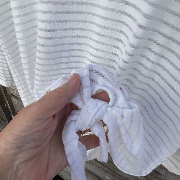 Chico’s shadow strip size Medium white tie front top - Picture 3 of 8